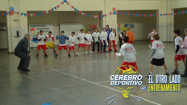 Ventajas de la utilización de los juegos motores con pelotas para la enseñanza/aprendizaje de los deportes, por Alejandro Orbelli